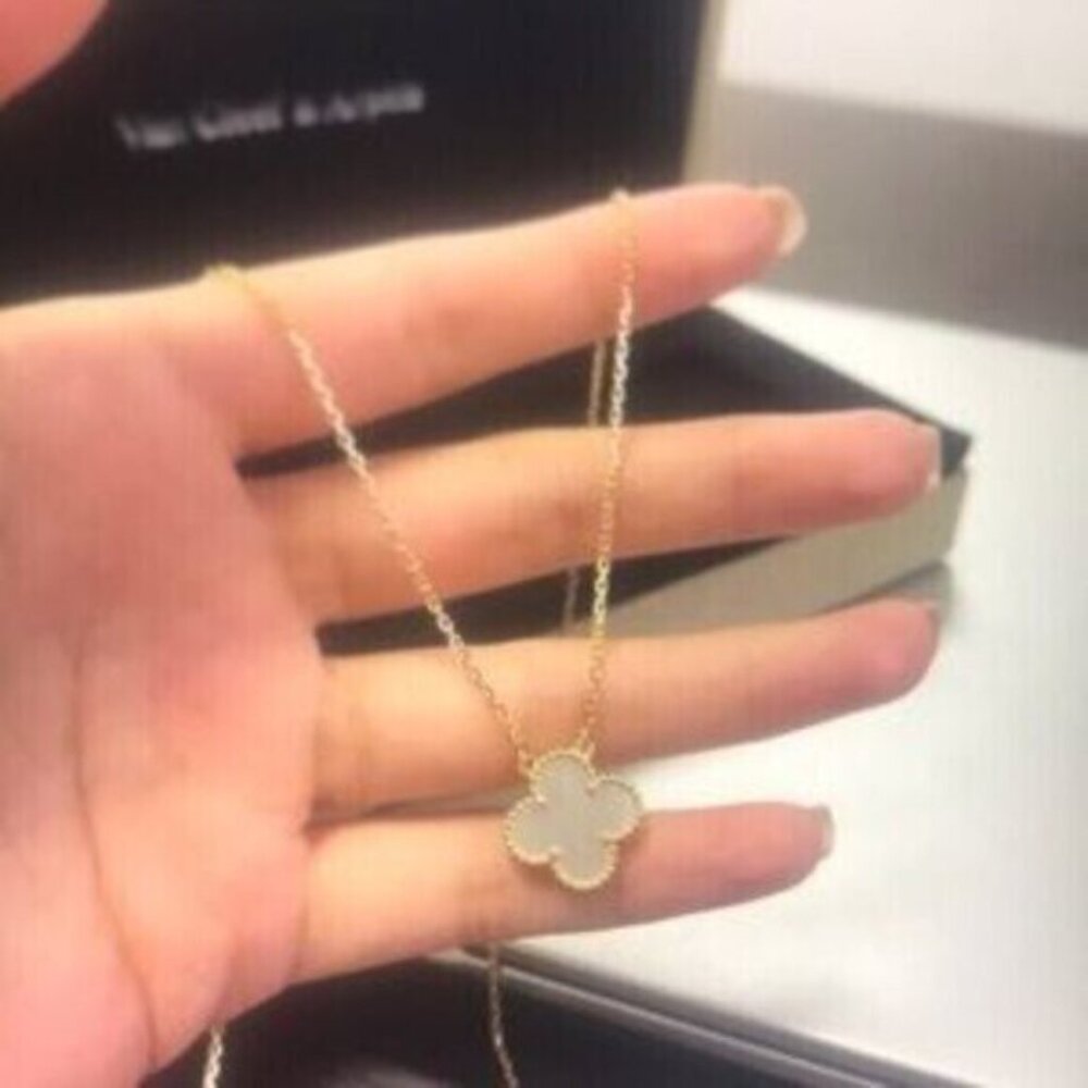 Authentic Van Cleef & Arpels 18K Yellow Gold Necklace